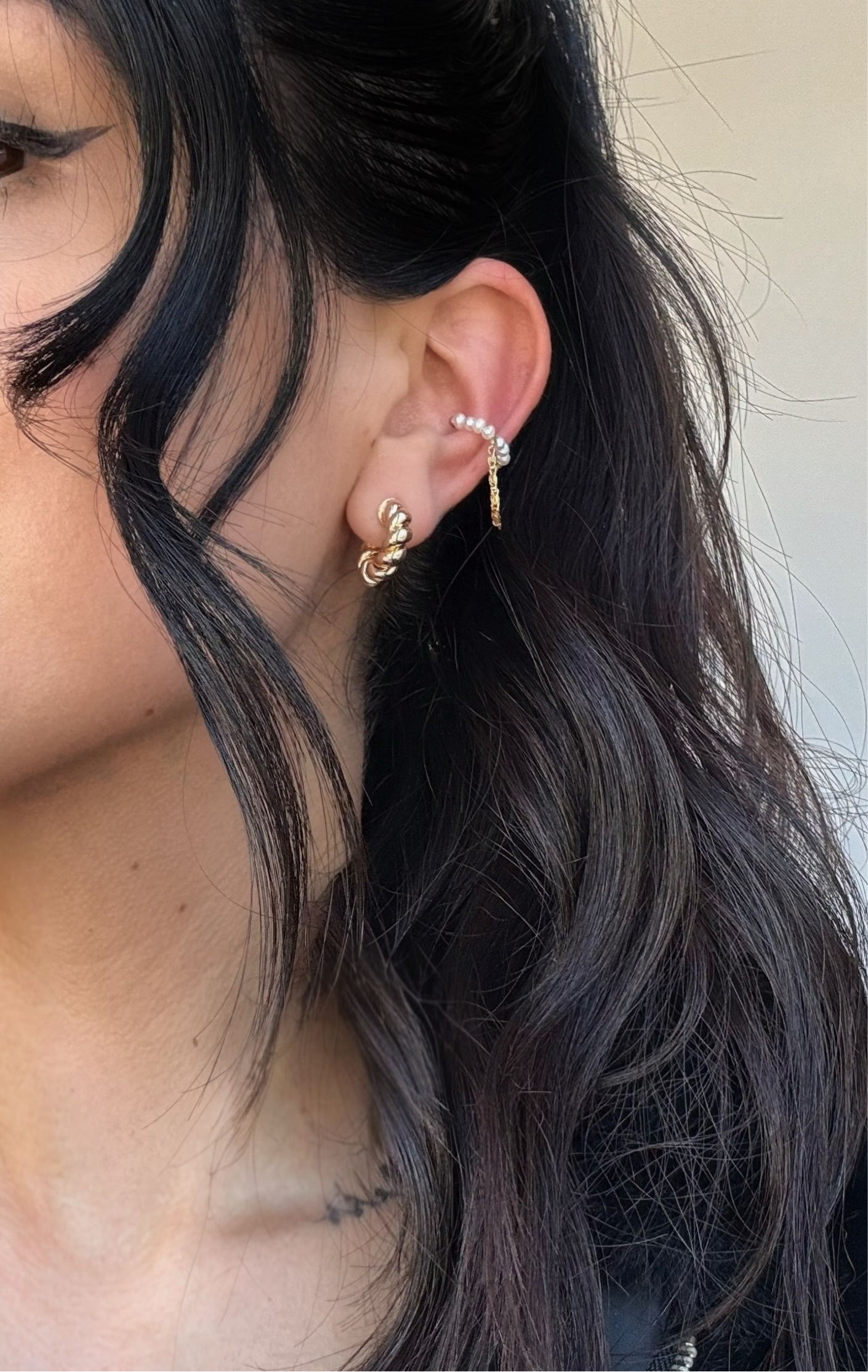 Pearl ear cuff with chain