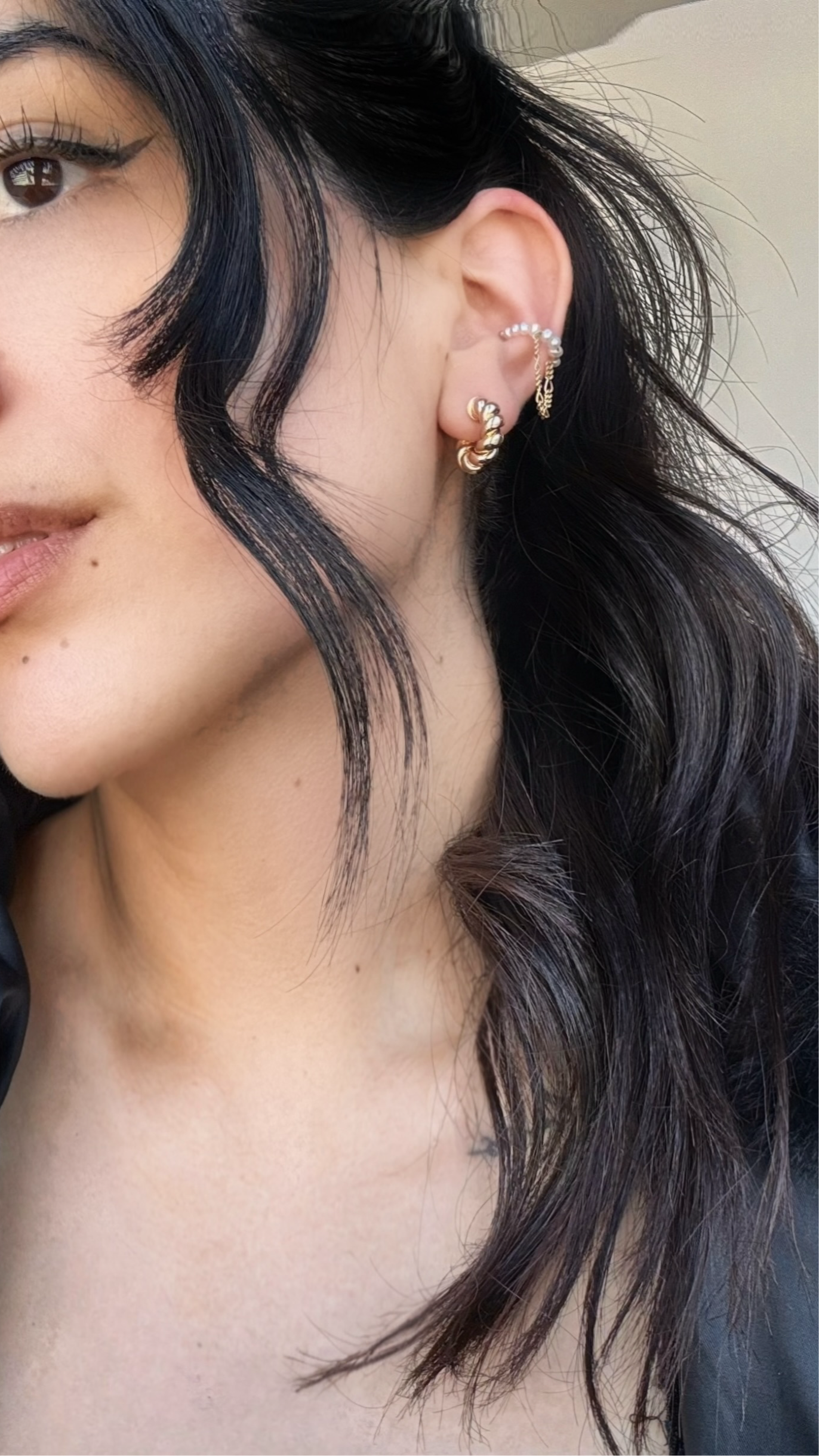 Pearl ear cuff with chain