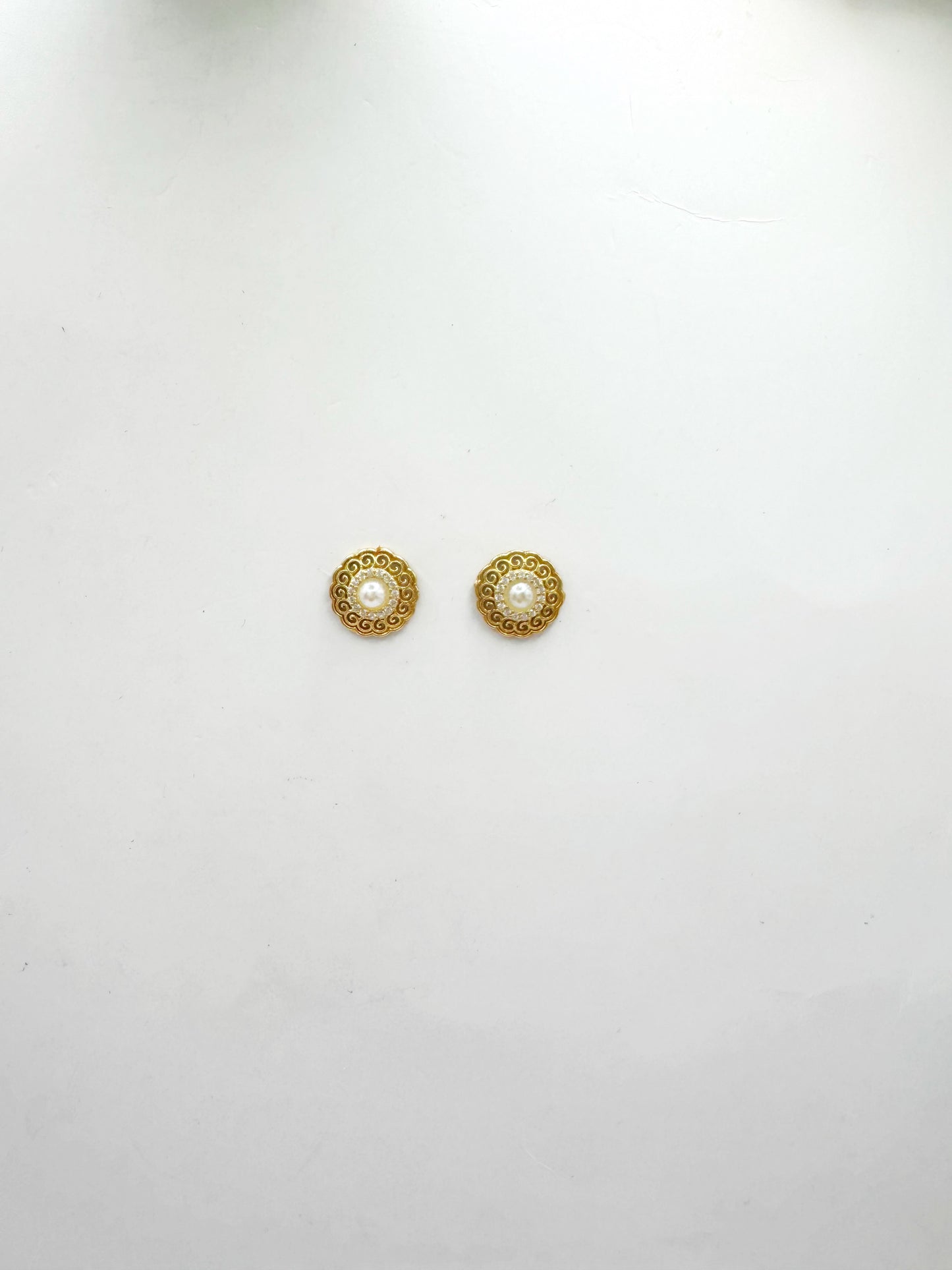 Vintage pearl stud earrings